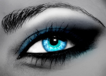 How your eyes can seduce a woman